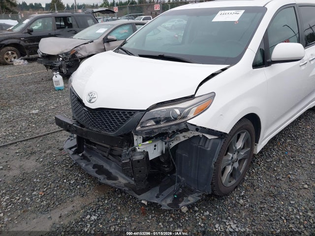 5TDXZ3DC1HS807484 Toyota Sienna Se 8 Passenger