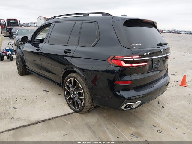 2025 BMW X7 5UX23EM01S9Z62795 Photo 2