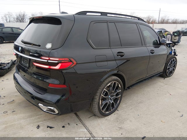 2025 BMW X7 5UX23EM01S9Z62795 Photo 3