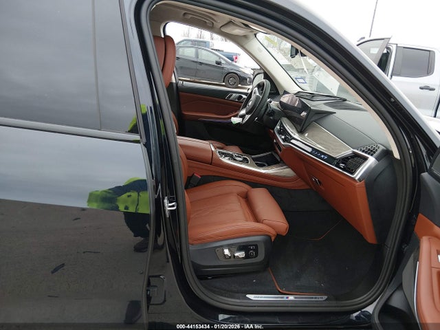 2025 BMW X7 5UX23EM01S9Z62795 Photo 4