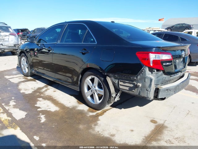 4T1BF1FKXEU340077 Toyota CAMRY SE