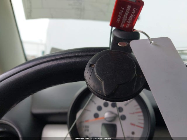 2011 MINI COOPER CLUBMAN WMWZF3C55BTY00807 Photo 10