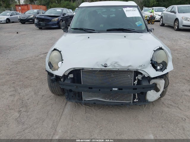 2011 MINI COOPER CLUBMAN WMWZF3C55BTY00807 Photo 5