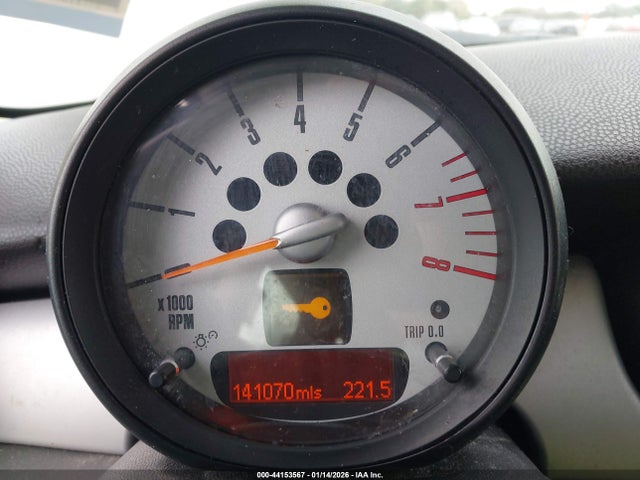 2011 MINI COOPER CLUBMAN WMWZF3C55BTY00807 Photo 6