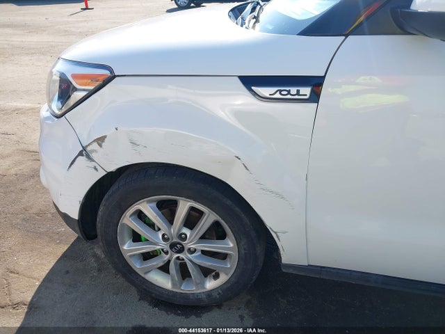 KIA SOUL + 2019 KNDJP3A54K7697257 Image 17