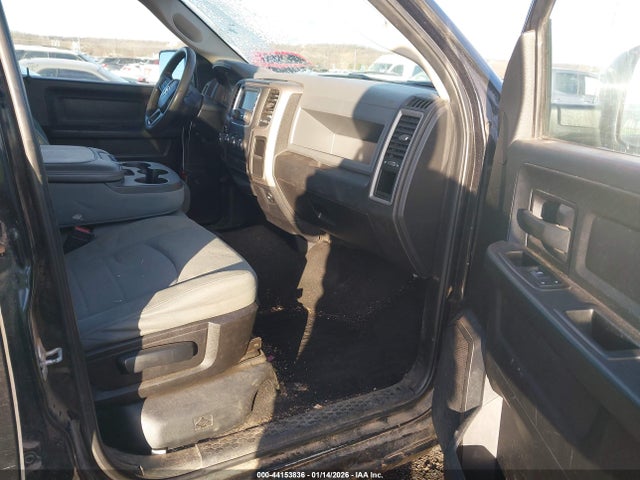 Продажа на аукционе авто 2018 Ram 1500 Express  4x2 5'7 Box, vin: 1C6RR6KT3JS295311, номер лота: 44153836