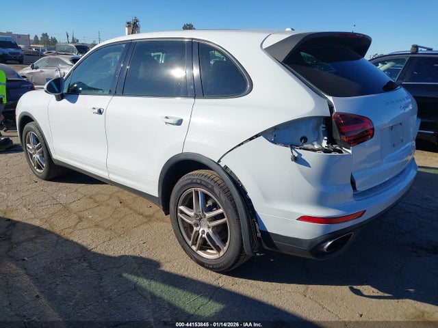 2016 PORSCHE CAYENNE WP1AA2A22GLA08217 Photo 2