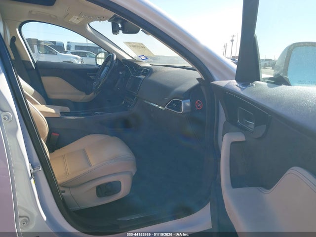 2017 JAGUAR F-PACE SADCK2BV7HA888705 Photo 4