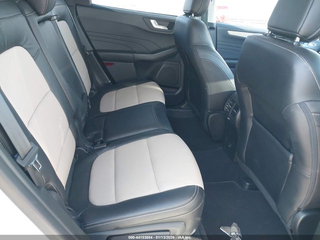 1FMCU9DZ3MUA91922 Ford Escape Titanium Hybrid