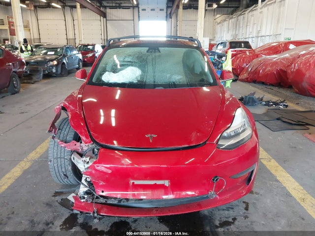 44153908 :رقم المزاد ، 5YJ3E1EA1KF298990 vin ، 2019 Tesla Model 3 مزاد بيع