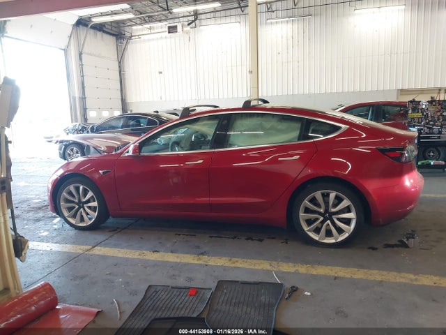 44153908 :رقم المزاد ، 5YJ3E1EA1KF298990 vin ، 2019 Tesla Model 3 مزاد بيع
