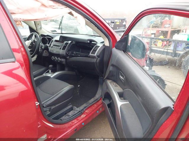 2013 MITSUBISHI OUTLANDER JA4JT3AW6DU002585 Photo 4