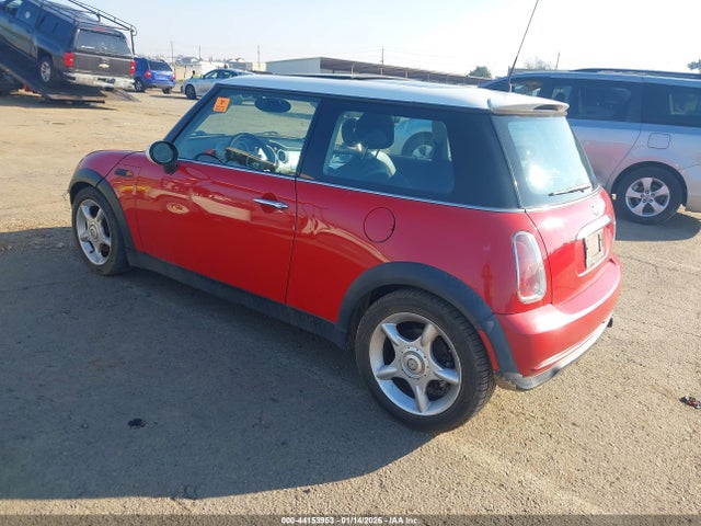 2006 MINI COOPER WMWRC33596TK65253 Photo 2