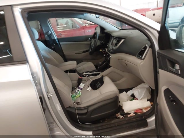 2017 HYUNDAI TUCSON KM8J3CA20HU337345 Photo 4