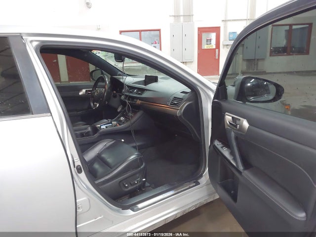 Lexus CT 200H 2015 JTHKD5BH4F2236028 Image 5