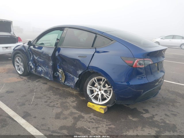 2022 TESLA MODEL Y 7SAYGDEE8NF576084 Photo 2