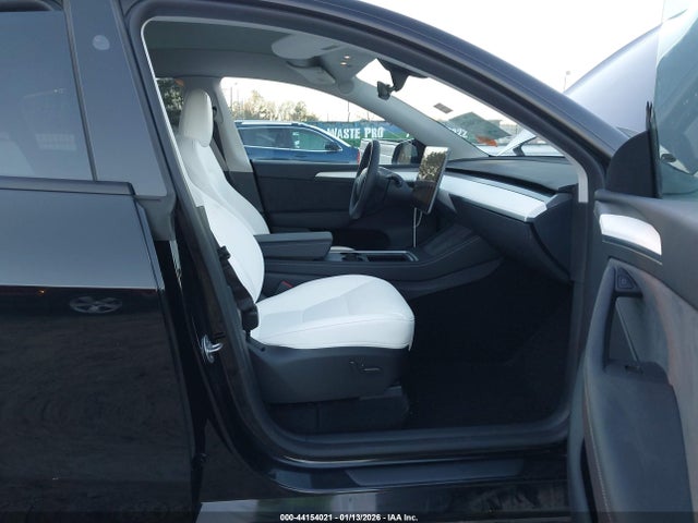 2025 TESLA MODEL Y 7SAYGAEE0SF251469 Photo 4