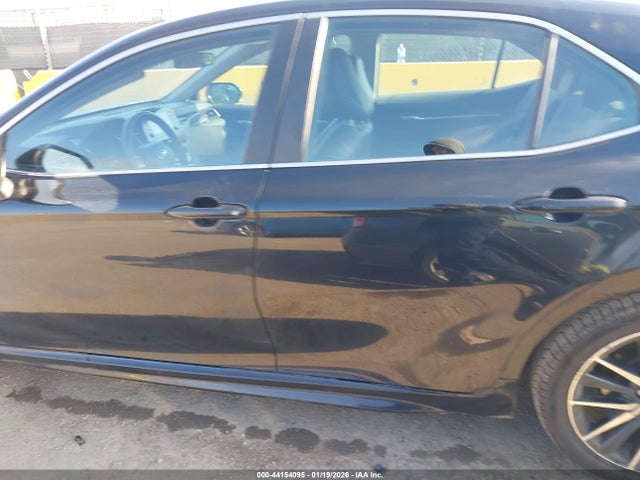 4T1G11AK5NU661729 Toyota CAMRY SE