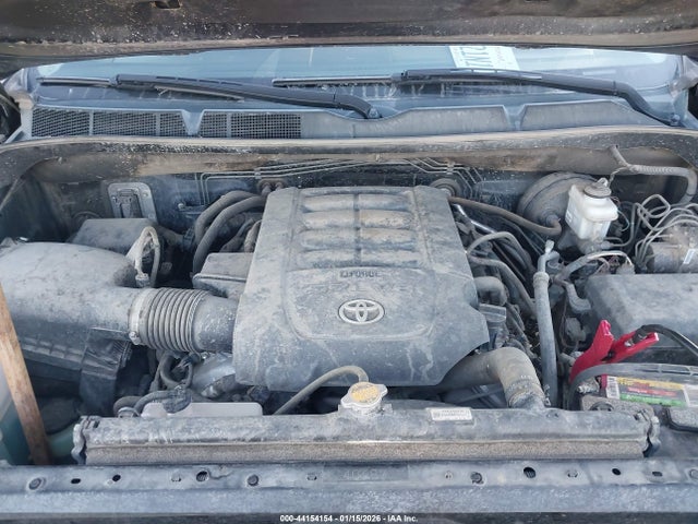 5TFEY5F17EX168261 Toyota Tundra Sr5 5.7l V8