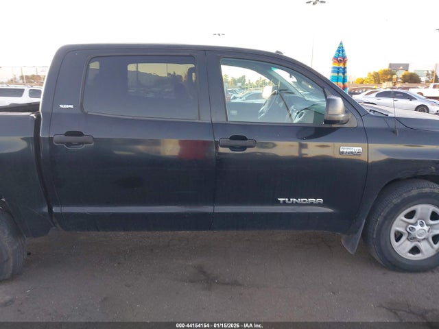 5TFEY5F17EX168261 Toyota Tundra Sr5 5.7l V8