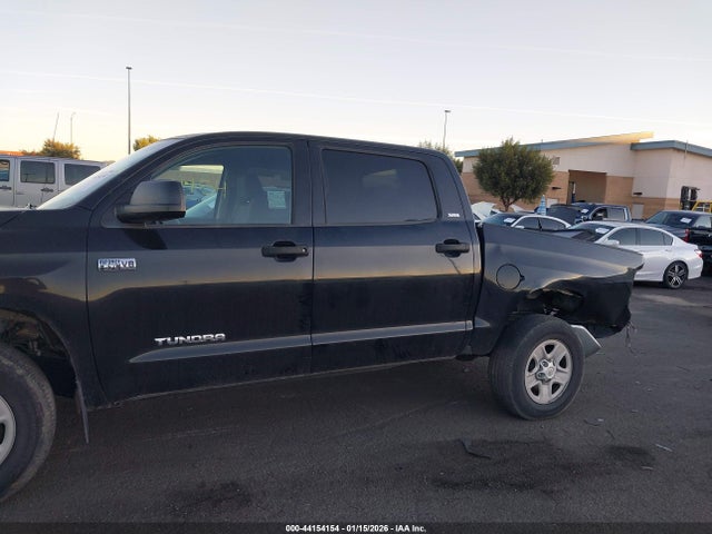 5TFEY5F17EX168261 Toyota Tundra Sr5 5.7l V8