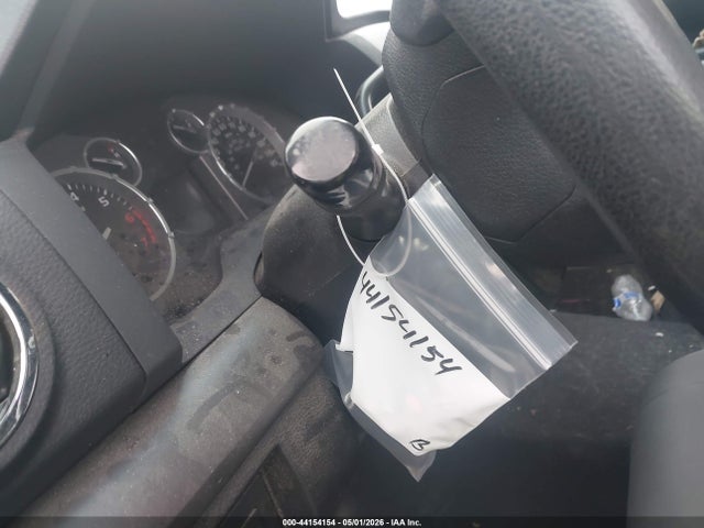 5TFEY5F17EX168261 Toyota Tundra Sr5 5.7l V8