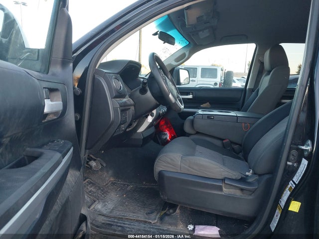5TFEY5F17EX168261 Toyota Tundra Sr5 5.7l V8