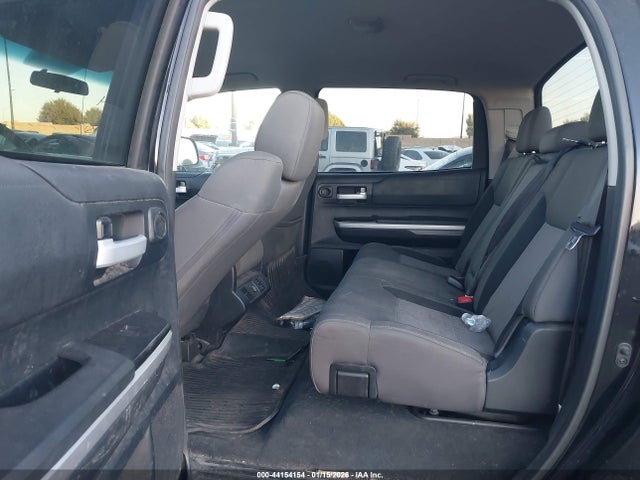 5TFEY5F17EX168261 Toyota Tundra Sr5 5.7l V8