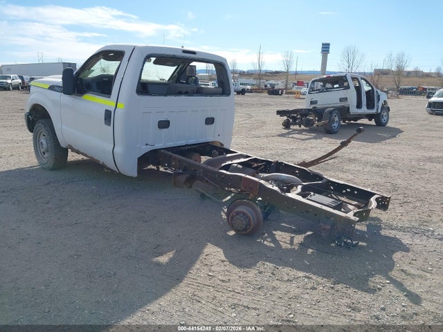 2011 FORD F-250 1FDBF2B64BEA30219 Photo 2