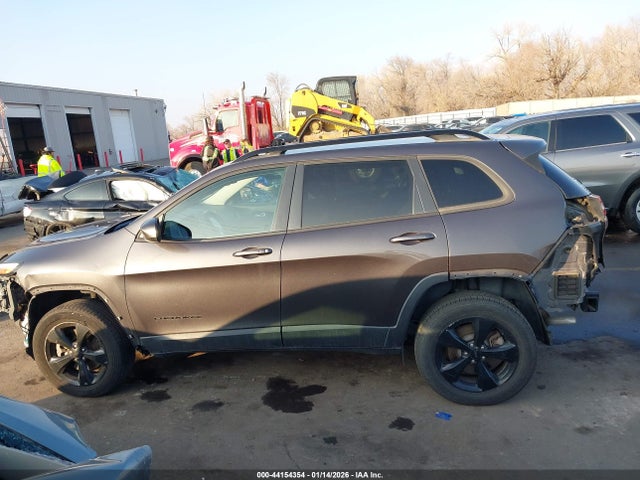 1C4PJMCS6GW123096 Jeep Cherokee Altitude