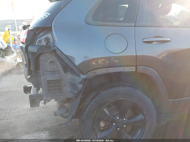 1C4PJMCS6GW123096 Jeep Cherokee Altitude