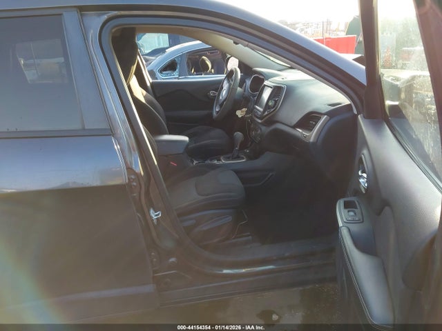 1C4PJMCS6GW123096 Jeep Cherokee Altitude