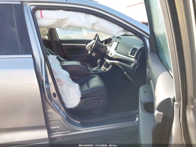 5TDJZRFHXJS860403 Toyota Highlander Xle
