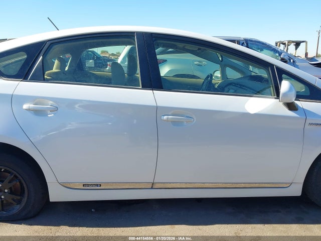 Toyota Prius Two 2014 JTDKN3DU9E0388166 Image 14