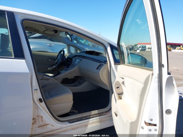 Toyota Prius Two 2014 JTDKN3DU9E0388166 Image 5
