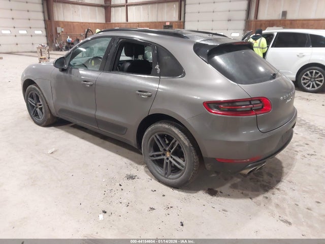 2016 PORSCHE MACAN WP1AB2A59GLB52757 Photo 2