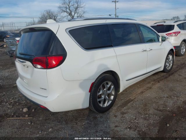2018 CHRYSLER PACIFICA 2C4RC1GG3JR268944 Photo 3