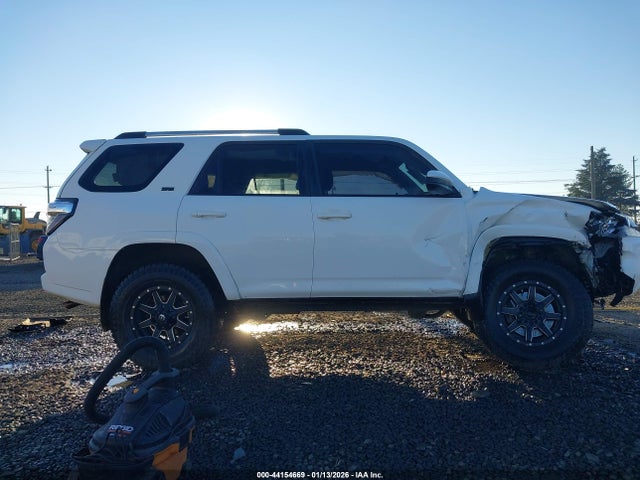 JTEBU5JR4K5673415 Toyota 4RUNNER SR5