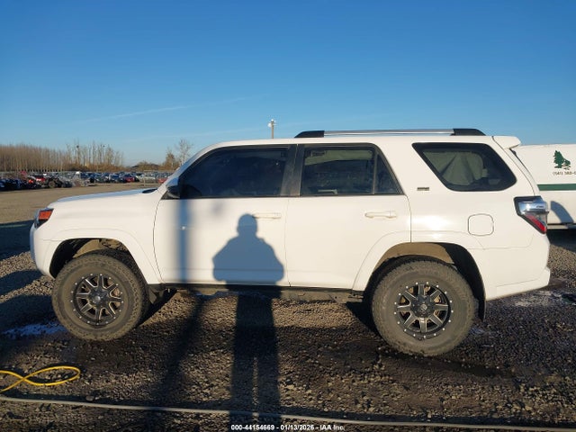 JTEBU5JR4K5673415 Toyota 4RUNNER SR5
