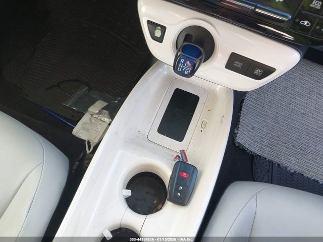 JTDKARFU7H3046214 Toyota Prius Three Touring