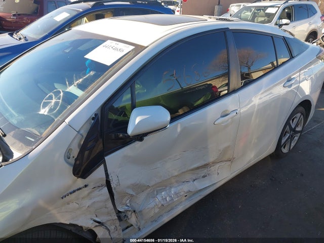 JTDKARFU7H3046214 Toyota Prius Three Touring
