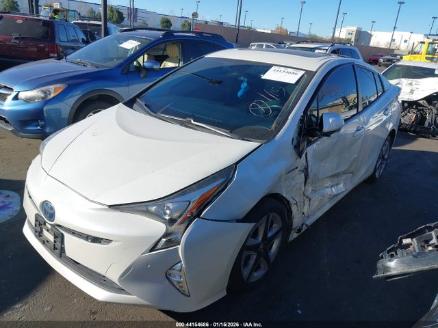 JTDKARFU7H3046214 Toyota Prius Three Touring