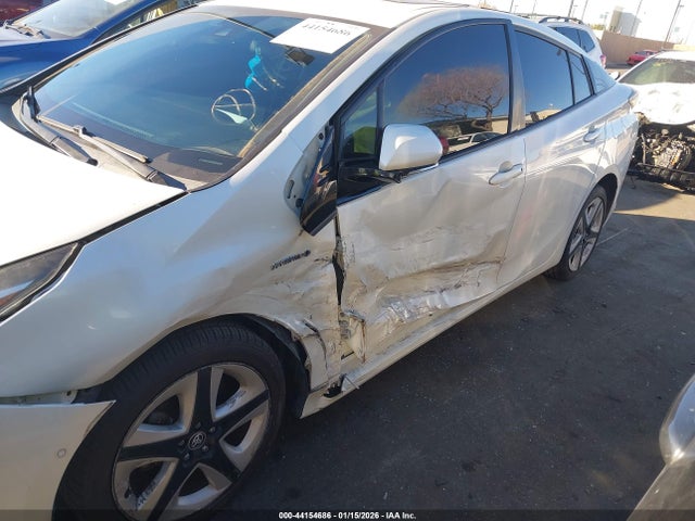 JTDKARFU7H3046214 Toyota Prius Three Touring