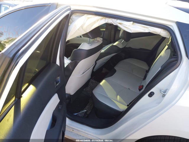 JTDKARFU7H3046214 Toyota Prius Three Touring