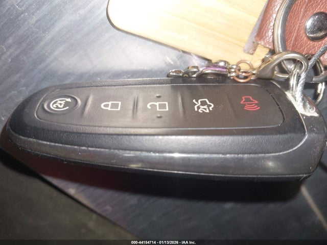 1FMCU0J97JUD15737 Ford Escape Titanium