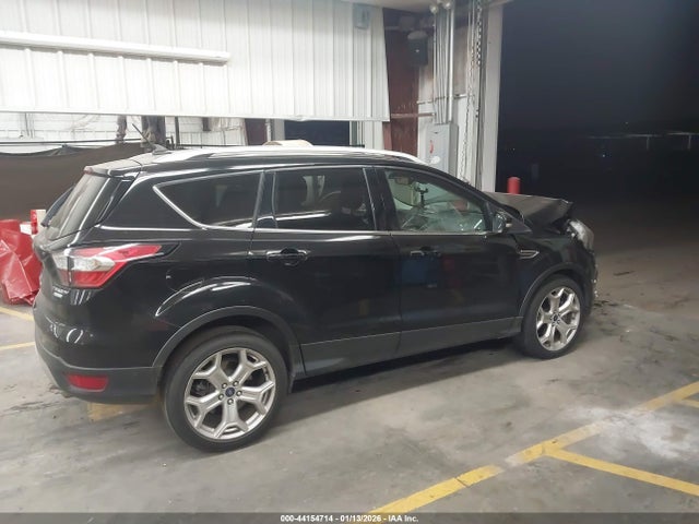 1FMCU0J97JUD15737 Ford Escape Titanium