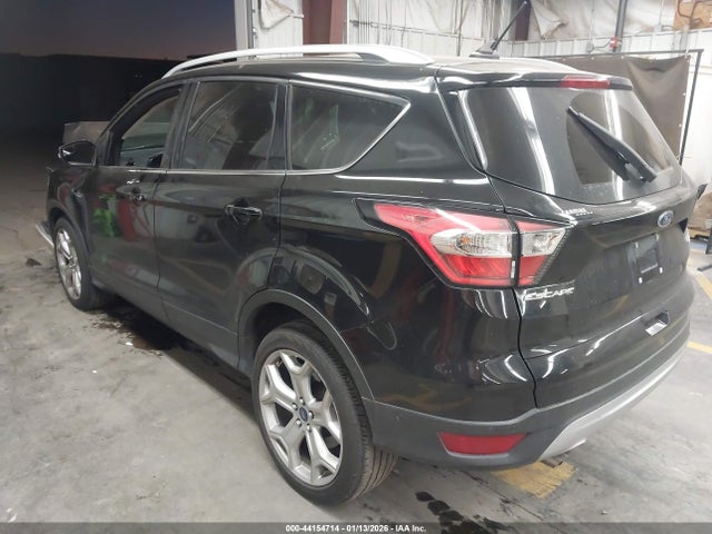 1FMCU0J97JUD15737 Ford Escape Titanium