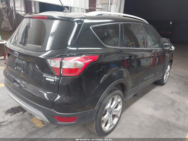 1FMCU0J97JUD15737 Ford Escape Titanium