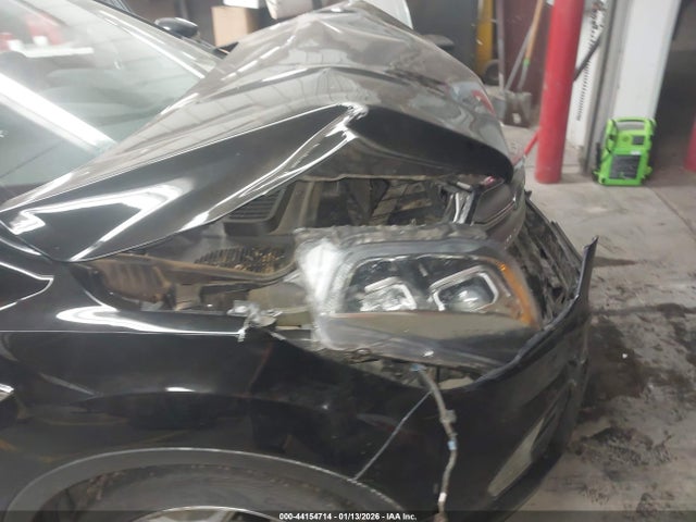 1FMCU0J97JUD15737 Ford Escape Titanium