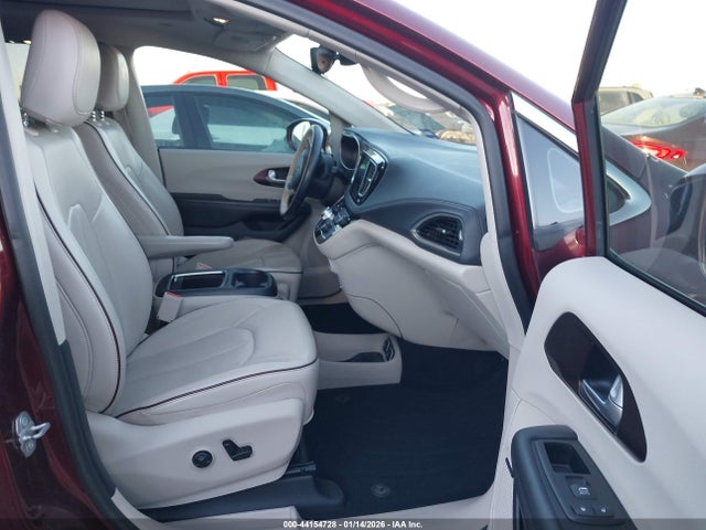 Продажа на аукционе авто 2017 Chrysler Pacifica Limited, vin: 2C4RC1GG9HR529665, номер лота: 44154728